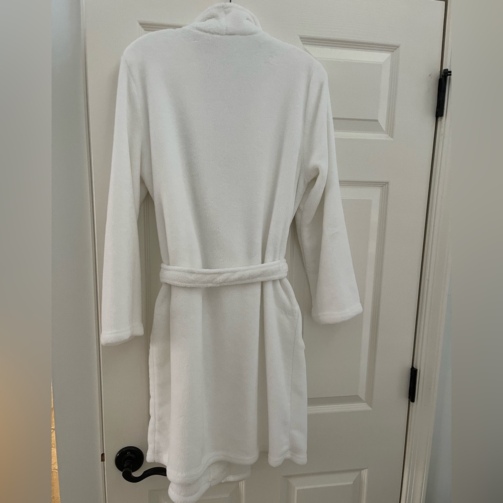 White plush robe - Picture 2 of 4